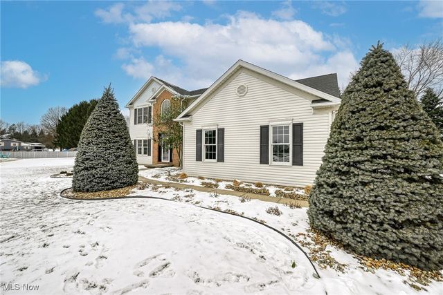 11597 Forest Meadows Circle NW, Uniontown, OH 44685