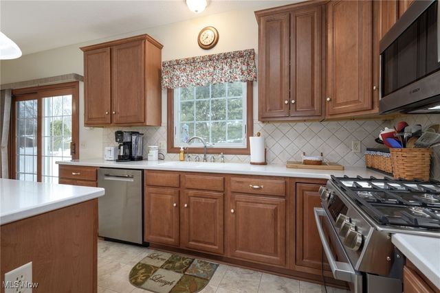 11597 Forest Meadows Circle NW, Uniontown, OH 44685