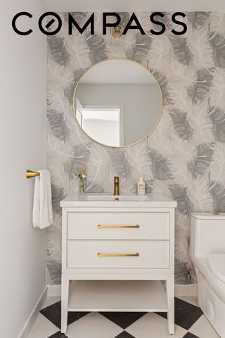 101 E 2nd Street, New York City, NY 11218