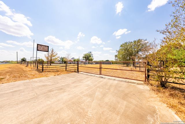 6071 US Highway 87 W, Sutherland Springs, TX 78161