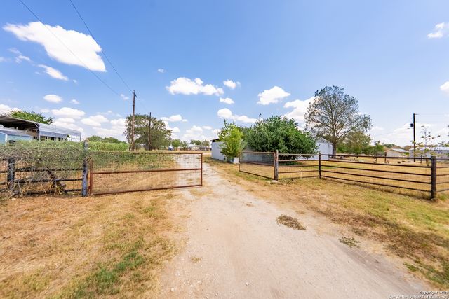 6071 US Highway 87 W, Sutherland Springs, TX 78161