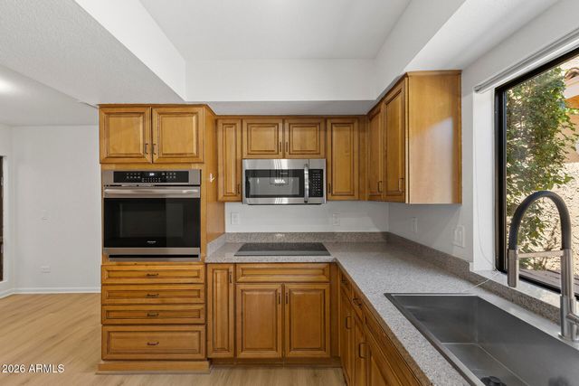 10805 N 9TH Place, Phoenix, AZ 85020
