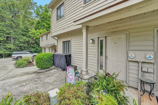 219 Shoreline Marina CIR 121, Moneta, VA 24121