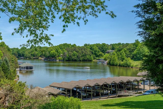 219 Shoreline Marina CIR 121, Moneta, VA 24121