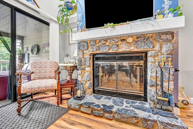 219 Shoreline Marina CIR 121, Moneta, VA 24121