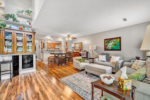 219 Shoreline Marina CIR 121, Moneta, VA 24121