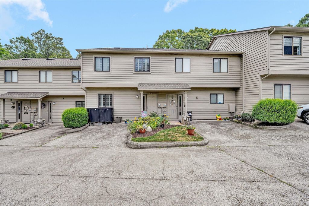 219 Shoreline Marina CIR 121, Moneta, VA 24121