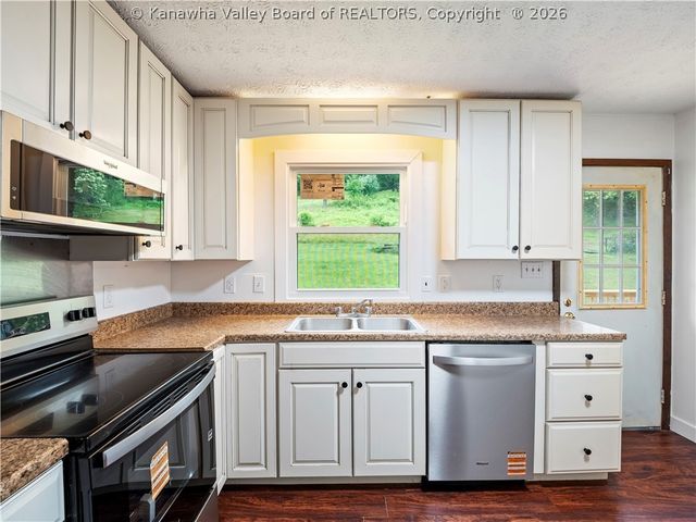 1800 Sugar Creek Drive, Charleston, WV 25387