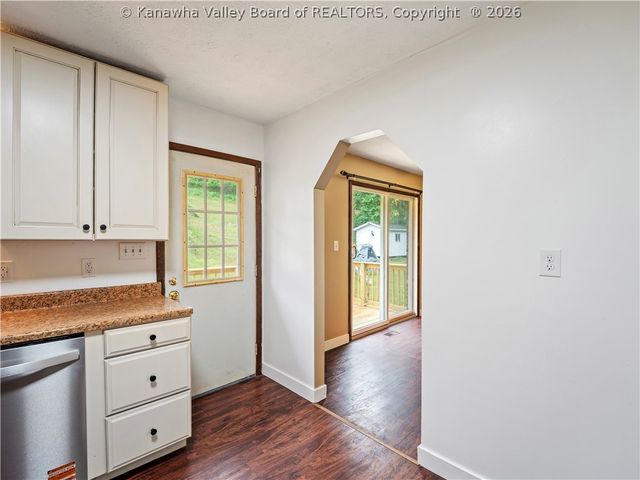 1800 Sugar Creek Drive, Charleston, WV 25387