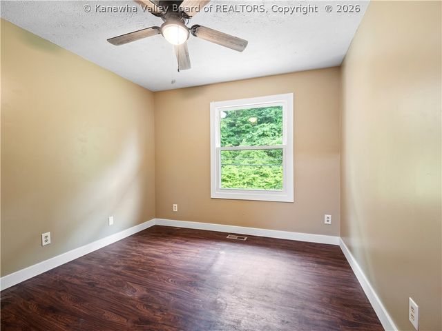 1800 Sugar Creek Drive, Charleston, WV 25387