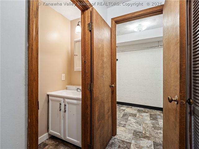 1800 Sugar Creek Drive, Charleston, WV 25387