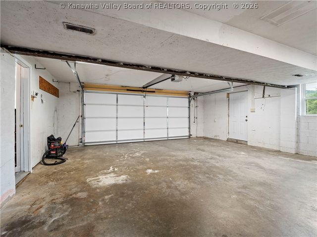 1800 Sugar Creek Drive, Charleston, WV 25387