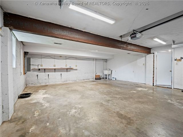 1800 Sugar Creek Drive, Charleston, WV 25387