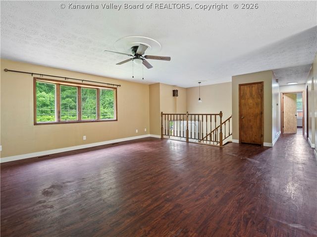 1800 Sugar Creek Drive, Charleston, WV 25387
