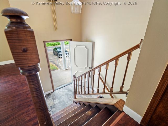 1800 Sugar Creek Drive, Charleston, WV 25387