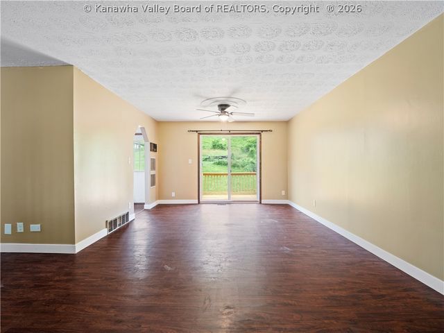 1800 Sugar Creek Drive, Charleston, WV 25387