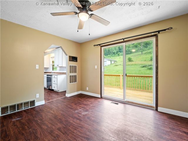 1800 Sugar Creek Drive, Charleston, WV 25387