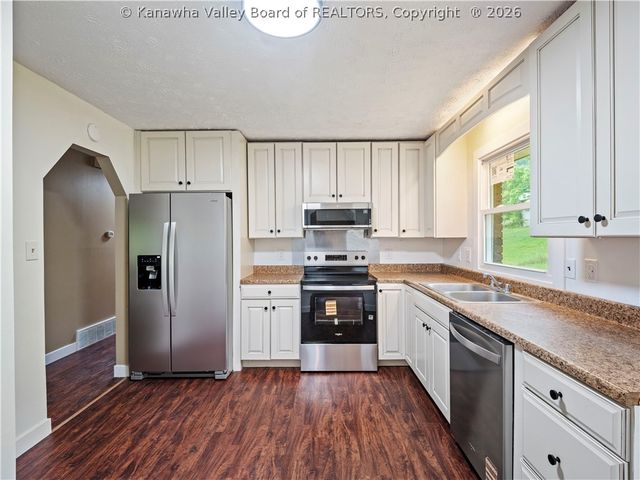 1800 Sugar Creek Drive, Charleston, WV 25387