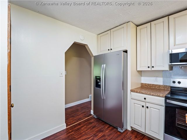 1800 Sugar Creek Drive, Charleston, WV 25387