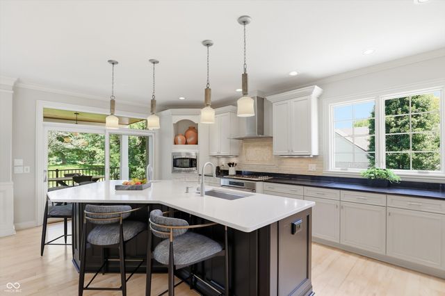 11180 Hawthorn Ridge, Fishers, IN 46037