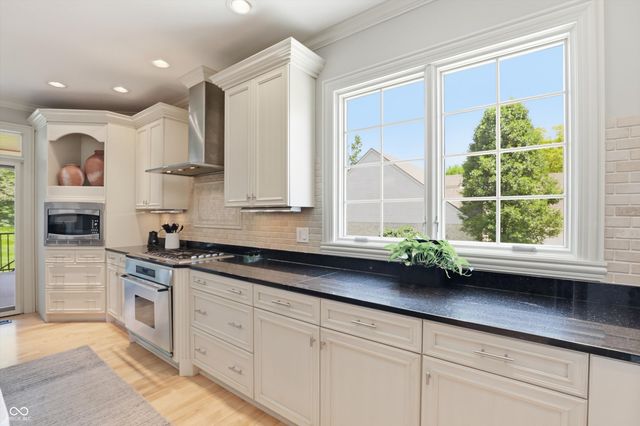 11180 Hawthorn Ridge, Fishers, IN 46037