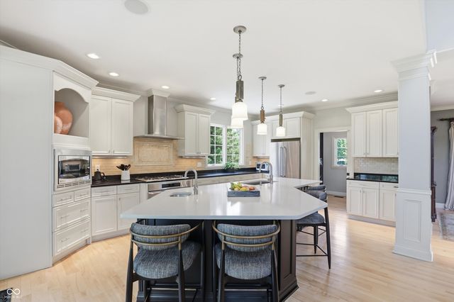 11180 Hawthorn Ridge, Fishers, IN 46037