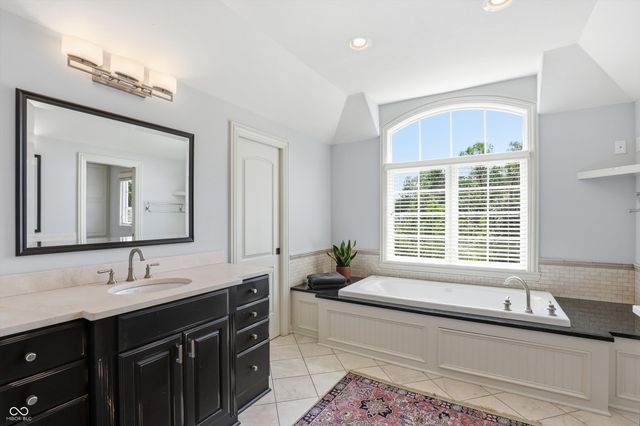 11180 Hawthorn Ridge, Fishers, IN 46037