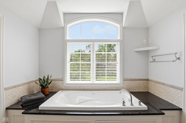 11180 Hawthorn Ridge, Fishers, IN 46037