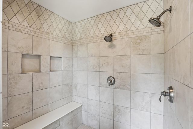 11180 Hawthorn Ridge, Fishers, IN 46037