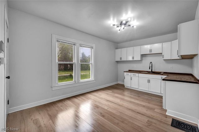 7106 Lawnview Avenue, Cleveland, OH 44103