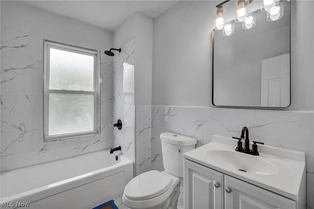 7106 Lawnview Avenue, Cleveland, OH 44103
