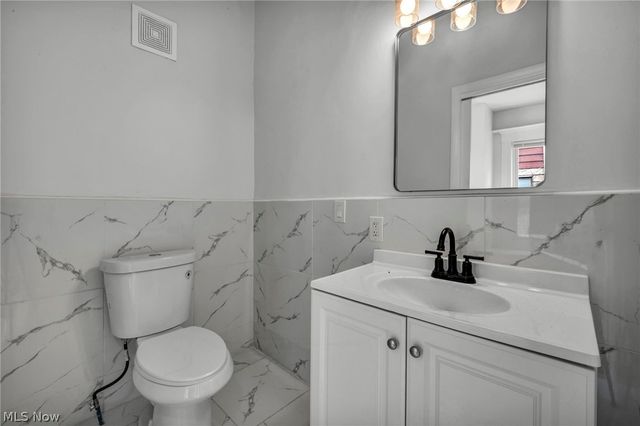 7106 Lawnview Avenue, Cleveland, OH 44103