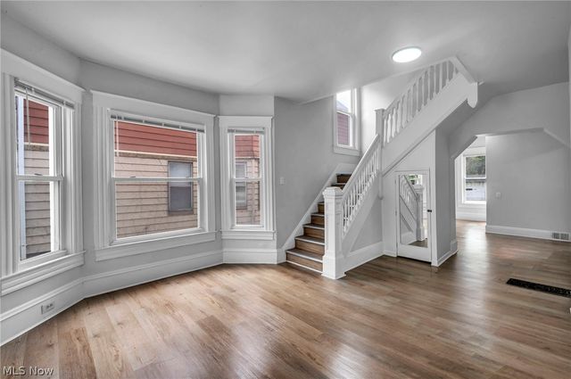7106 Lawnview Avenue, Cleveland, OH 44103
