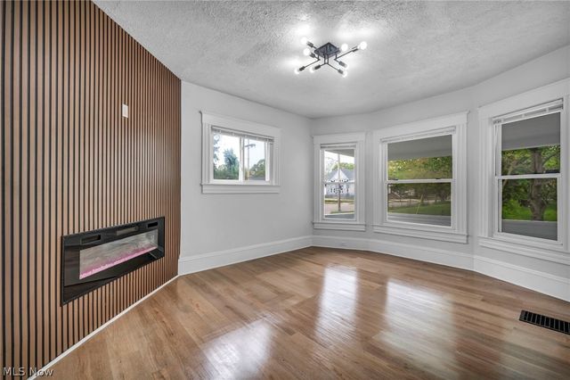 7106 Lawnview Avenue, Cleveland, OH 44103