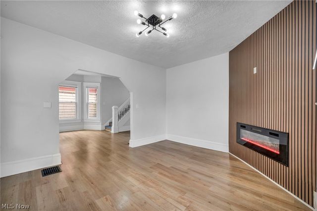 7106 Lawnview Avenue, Cleveland, OH 44103
