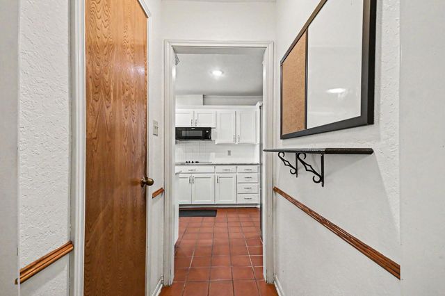 62 Daffodil Court, Lake Jackson, TX 77566