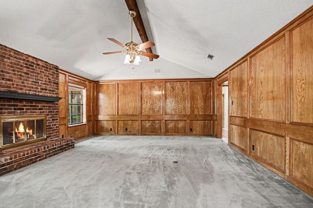 62 Daffodil Court, Lake Jackson, TX 77566