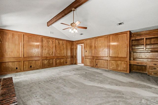 62 Daffodil Court, Lake Jackson, TX 77566