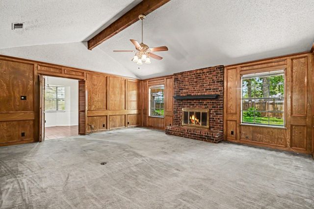 62 Daffodil Court, Lake Jackson, TX 77566
