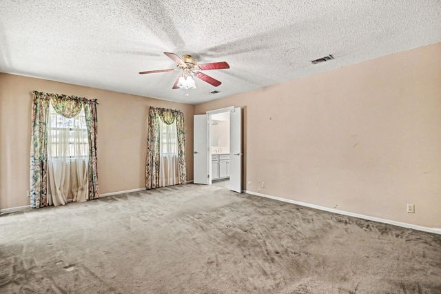 62 Daffodil Court, Lake Jackson, TX 77566