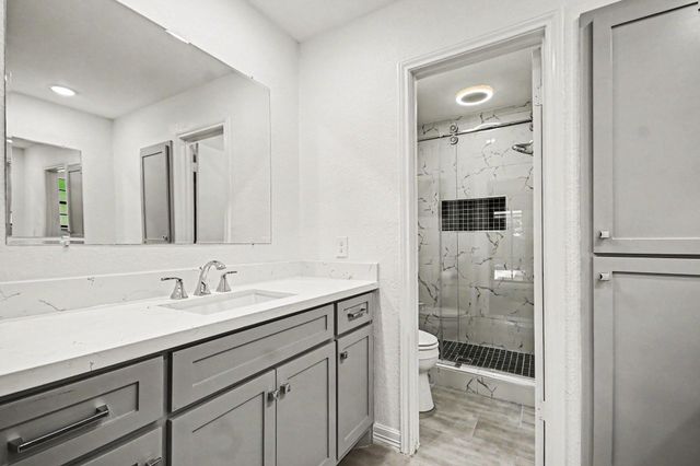 62 Daffodil Court, Lake Jackson, TX 77566