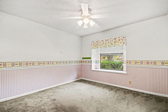 62 Daffodil Court, Lake Jackson, TX 77566