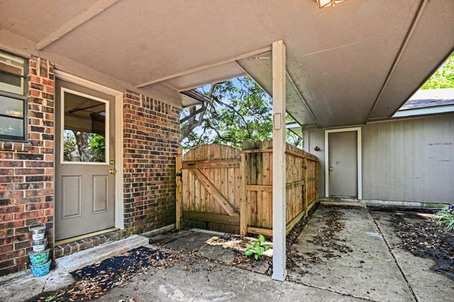 62 Daffodil Court, Lake Jackson, TX 77566