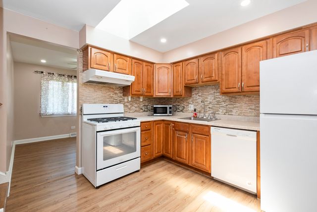 16725 Oleander Avenue, Tinley Park, IL 60477