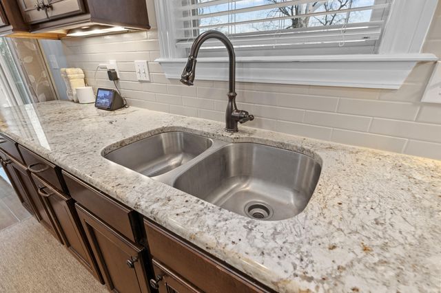 2009 DEVONSHIRE DR, Columbia, MO 65203