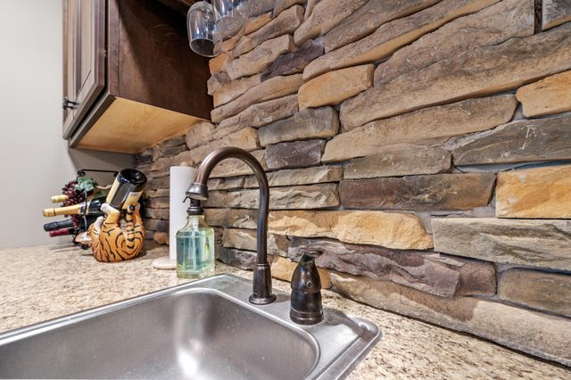 2009 DEVONSHIRE DR, Columbia, MO 65203