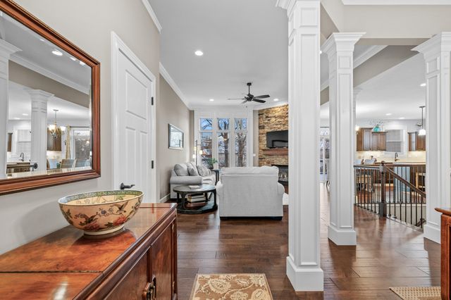 2009 DEVONSHIRE DR, Columbia, MO 65203