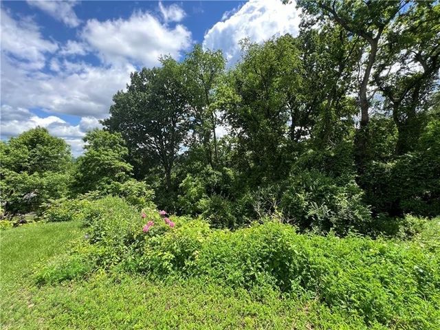 2000 Ridge Ave, West Mifflin, PA 15122