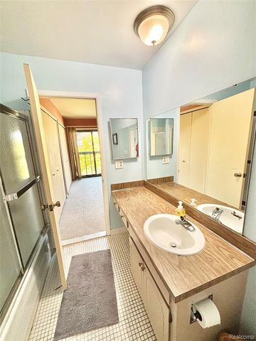 37122 Clubhouse Drive, Sterling Heights, MI 48312