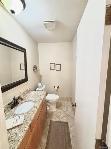 37122 Clubhouse Drive, Sterling Heights, MI 48312